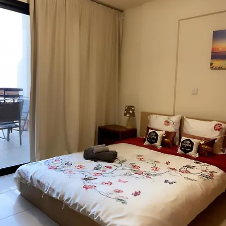 Larnaca Beach Apartment * לרנקה