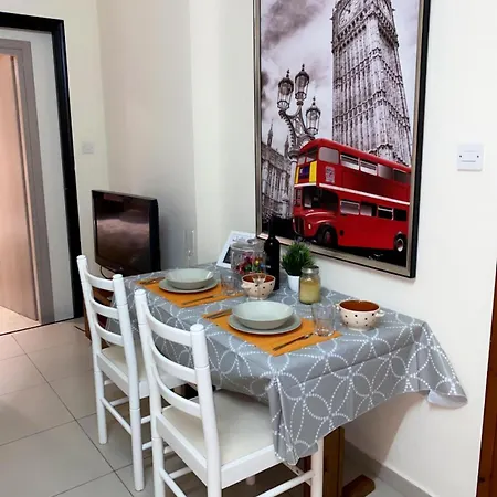 Larnaca Beach Apartment アパート
