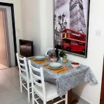 Larnaca Beach Apartment شقة